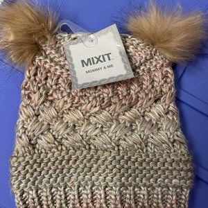 Mommy and Me. Girls Pastel Pom Pom Hat Beanie. NWT Adorable Colors Warm